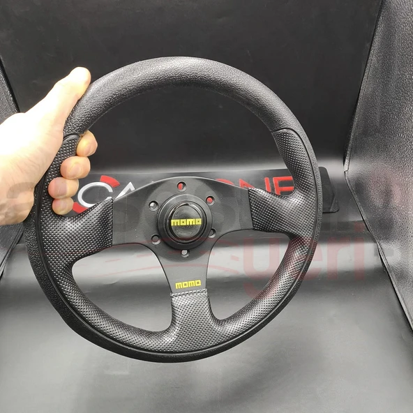 Momo Spor Yarış Direksiyonu-Ofsetsiz-Noktalı ve Kaymaz Desenli Deri 30cm ürün görseli