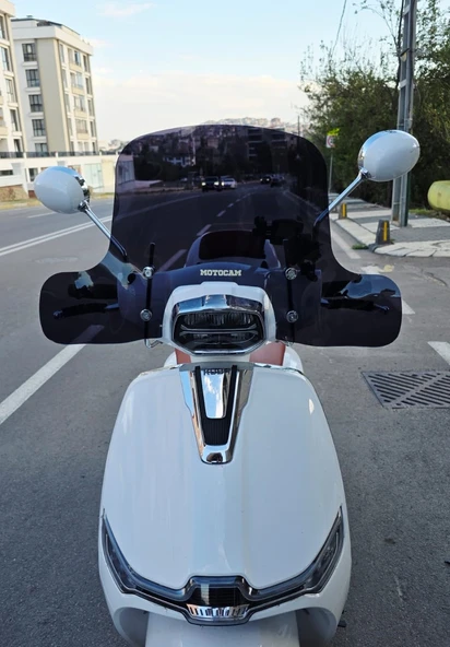 MOTOCAM Küba MT 50 Pro Plus Ön Cam 2024-2025 Model 43cm Siyah Renkli 4mm ELCİKLİ APARATSIZDIR ürün görseli