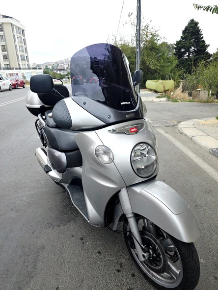 MOTOCAM Aprilia Scarabeo 500 Siperlik Ön Cam 49cm 2003-2008 Model Siyah Renkli 4mm - Resim 2