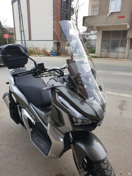 MOTOCAM Kral Arneb 150 Siperlik Ön Cam 2023-2025 Model 65cm Şeffaf Renkli 4mm ORTA BOYLU CAM - Resim 2