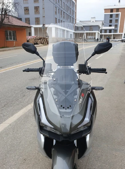 MOTOCAM Kral Arneb 150 Siperlik Ön Cam 2023-2025 Model 65cm Şeffaf Renkli 4mm ORTA BOYLU CAM ürün görseli