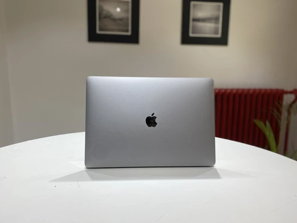 A1707 MACBOOK PRO 15 inç 2017 2.9GHZ İ7, 16GB RAM, 512GB SSD, 4GB GPU UZAY GRİSİ 2. EL - Resim 2