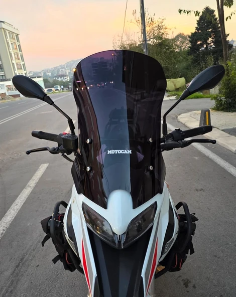 MOTOCAM Benelli TRK 251 Siperlik Ön Cam 2019-2023 Model 56cm Siyah Renkli 4mm ürün görseli