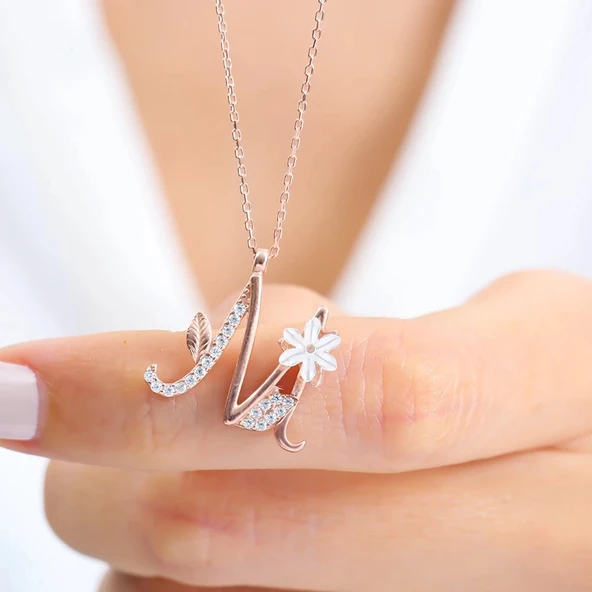 Işıltılı Manolya Çiçeği M Harfi Gümüş Harfli Kolye - Gümüş - Resim 2