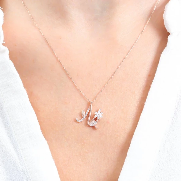 Işıltılı Manolya Çiçeği M Harfi Gümüş Harfli Kolye - Altın - Resim 3