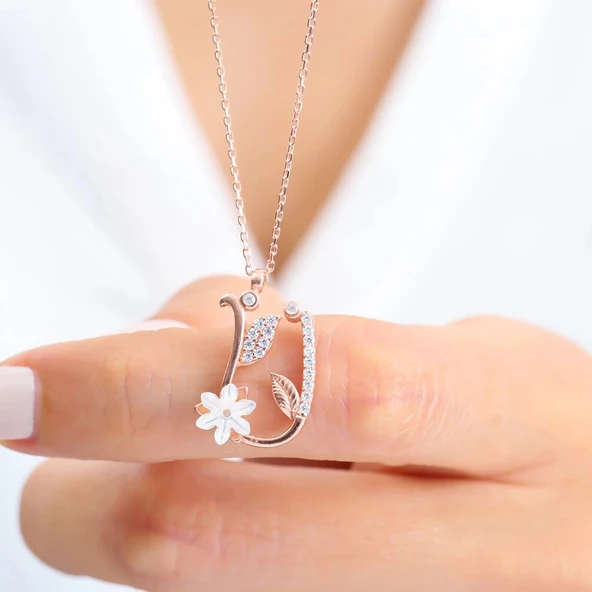 Işıltılı Manolya Çiçeği Ü Harfi Gümüş Harfli Kolye - Altın - Resim 2