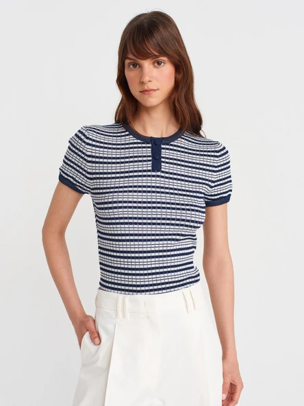 10754 DİLVİN BİSİKLET YAKA DÜĞMELİ ÇİZGİLİ TRİKO BLUZ ürün görseli