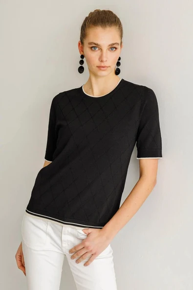 25356 DESEN TLL SY BAKLAVA DESENLİ K.KOL YAKASI, KOL UCU VE ETEĞİ ÇİZGİLİ RAYON BLUZ ürün görseli