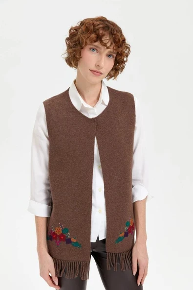 24010 DESEN TRİKO ETEĞİ İŞLEMELİ KISA PÜSKÜLLÜ SIFIR YAKA YELEK - Resim 6