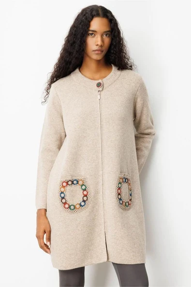 25023 DESEN DİK YAKA CEBİ TIĞLAMALI UZUN YÜN TRİKO KABAN - Resim 3