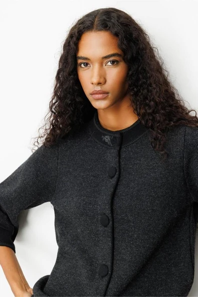 25033 DESEN TRİKO KOL AĞIZI YAKASI KORDENE NAKIŞ İŞLEMELİ DİK YAKA TRUVAKAR KOL KISA KABAN - Resim 5