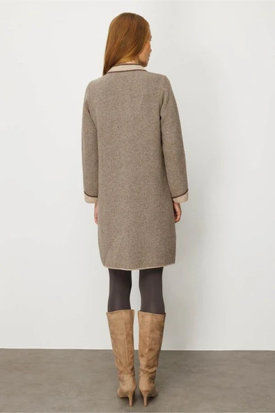 25034 DESEN DİK YAKA KOLU VE CEBİ İŞLEMELİ UZUN TRİKO KABAN - Resim 12