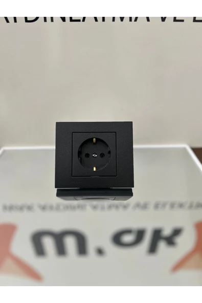 Ovivo Siyah Topraklı Priz ürün görseli