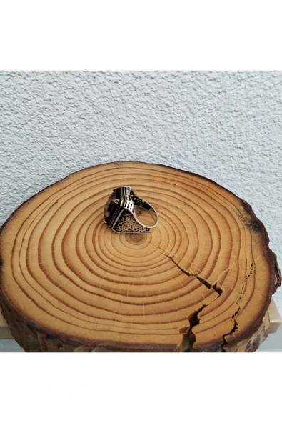 925 Ayar Gümüş Şık Tasarım Zeytin Yeşili Taş Detaylı Erkek Yüzük - Kenarları Tasarım İşlemeli - Resim 3