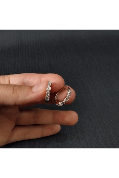 925 Ayar Gümüş Kadın Minimal Tasarım Zirkon Taşlı Küpe ürün görseli 1
