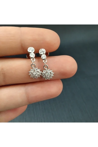 925 Ayar Gümüş Kadın Minimalist Tasarım Zirkon Taşlı Sallanır Küpe ürün görseli 1