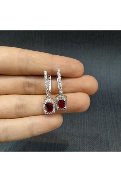 925 Ayar Gümüş Kadınlar İçin Özel Tasarım Küpe - Sade ve Şık - Kırmızı Detaylı Sallantılı Model ürün görseli 1