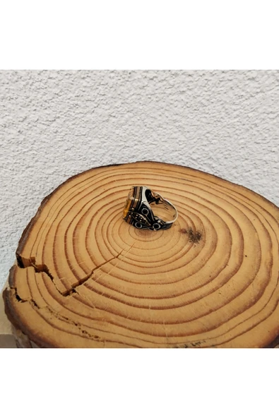 925 Ayar Gümüş Şık Tasarım SarıTaşlı Erkek Yüzük – El İşçiliği - Yan Kenarlar İşlemeli Tasarımlı - Resim 3