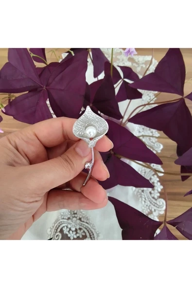 925 Ayar Gümüş Kadın Broş- İncili Lale Detaylı ürün görseli 1