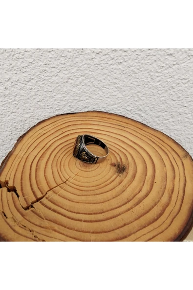 925 Ayar Gümüş Şık Tasarım Bordo Taşlı Erkek Yüzük – El İşçiliği - Yan Kenarlar İşleme Tasarımlı - Resim 3