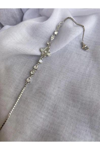 925 Ayar Gümüş Dört Yapraklı Çiçek Detaylı Genç/Yetişkin Kadın Bilekliği - Şık Tasarım - Resim 2