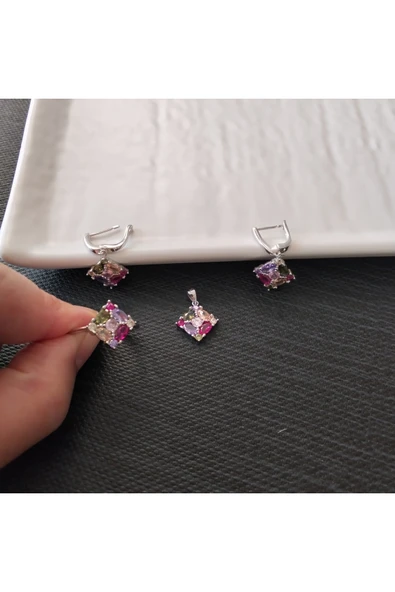 925 Ayar Gümüş Renkli Zirkon Taşlı Kolye Ucu, Küpe ve Yüzük Seti -Şık Tasarım (Zincirsiz) ürün görseli 1