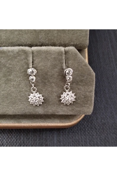 925 Ayar Gümüş Kadın Minimalist Tasarım Zirkon Taşlı Sallanır Küpe - Resim 2