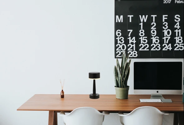 AVONNI ML-64005-BSY Siyah Boyalı Masa Lambası LED Metal Pleksi 11cm - Resim 3