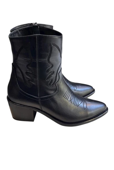 Siyah Hakiki Deri İşleme Detaylı Western Bot ürün görseli