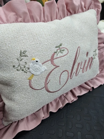 BEBEK YASTIĞI NAKIŞLI KİŞİYE ÖZEL ürün görseli