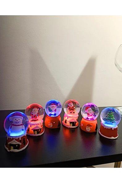 12 Adet Yeni Yıl Mini Boy Işıklı Kar Küresi Yeni Yıl 2026 Yılbaşı Temalı Mini Boy Işıklı Kar Küresi 6,5 cm - Resim 2