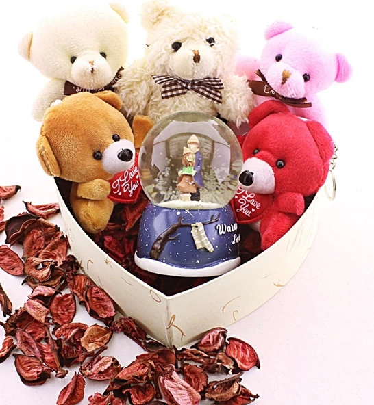 Sevgililer Kar Küresi ve 5 Adet Yavru Ayıcık Kalp Hediye Kutusu İçinde Hediye Seti STRGLBL75 ürün görseli