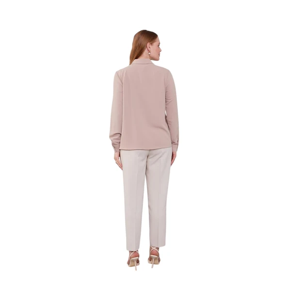 Yakası Fular Broş Detaylı Bluz - Resim 4