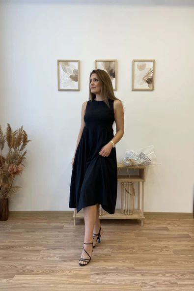 Büzgü Detaylı Uzun Kloş Elbise ürün görseli