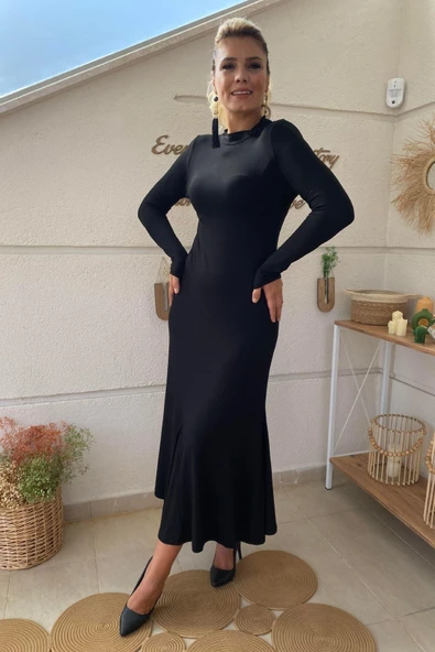 Arkası Fiyonklu Eteği Dilimli Siyah Elbise - Resim 4