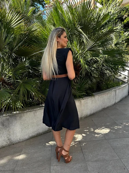 Vatkalı Kemerli Kloş Midi Elbise - Resim 5