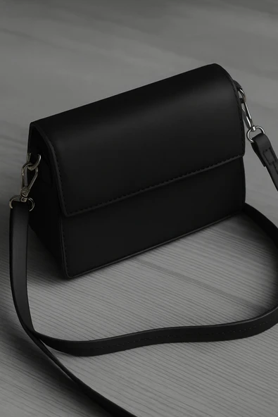 Şık Kapaklı Kutu Baget Mini Kadın Çanta Uzun Askılı ürün görseli