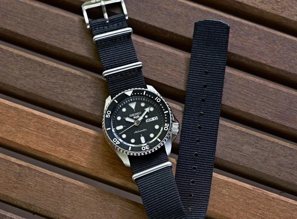 Seiko 5 Sports SRPD55K3 Otomatik Erkek Kol Saati - Resim 3