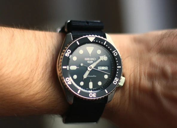 Seiko 5 Sports SRPD55K3 Otomatik Erkek Kol Saati - Resim 4