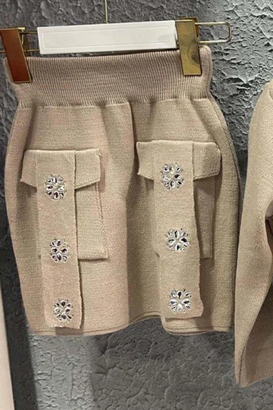 Kız Çocuk Askılı Bluz Hırka ve Elmas Taş İşlemeli Cepli Bej Triko Etekli Takım - Resim 3