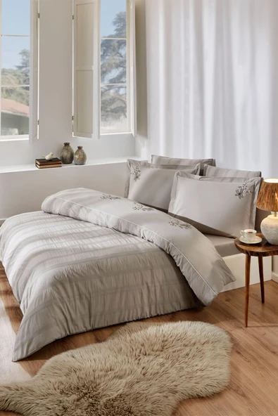 Özdilek Clivia Çift Kişilik Nakışlı Saten Nevresim Takımı ürün görseli 1