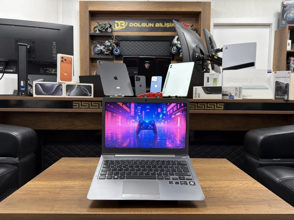 Samsung NP530U3C-A01TR Intel Core i5 3317U 4GB RAM 128GB SSD 13.3” HD (İKİNCİ EL) ürün görseli