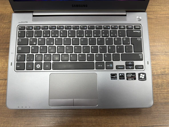 Samsung NP530U3C-A01TR Intel Core i5 3317U 4GB RAM 128GB SSD 13.3” HD (İKİNCİ EL) - Resim 2