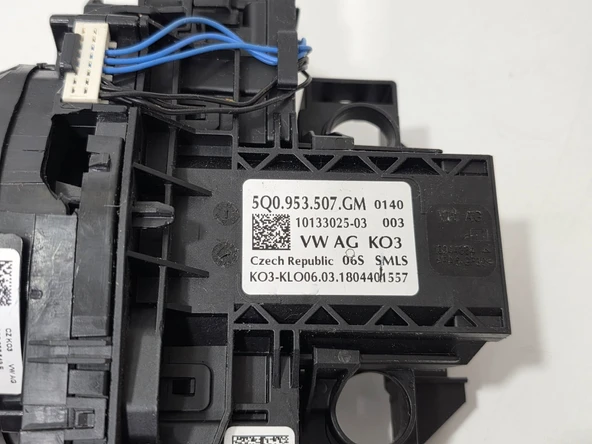 Volkswagen Sinyal Silecek Kollu Direksiyon Sargısı 5Q0953507GM-5Q0953549E-5Q0953513 (Deformeli-001) - Resim 7
