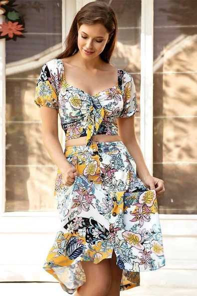 MDB Dokuma Önden Bağlamalı Çiçek Baskılı Omuzu Düşük Büstiyer ve Önden Düğmeli Etek Takım - Resim 2