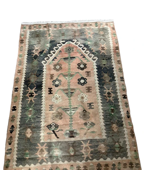 Püsküllü Kilim Desenli Halı 150x230 cm ürün görseli