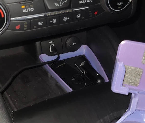 Ford Focus 2018-2022 Orta Konsol Bölmesi Kayma Önleme Çerçevesi- 6736546 ürün görseli 1