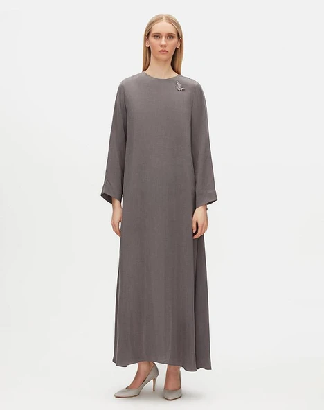 T25Y-4042 MISSDALIDA BROŞ DETAYLI A KESİM CUPROO ELBİSE - Resim 3