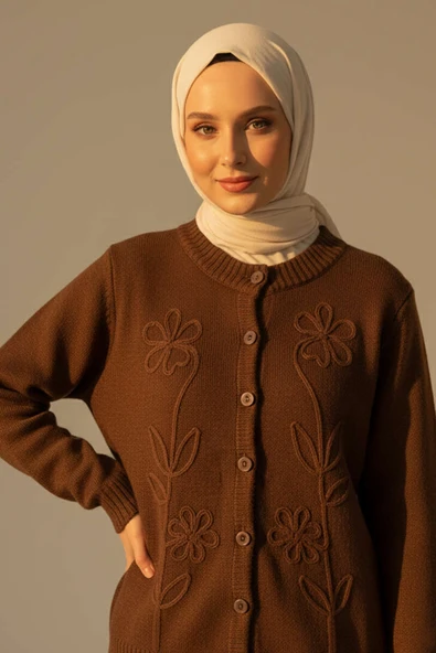 Çiçek İşlemeli Kısa Triko Hırka Kahve ürün görseli