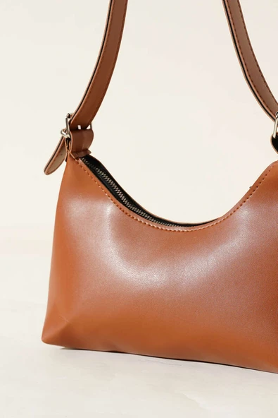 Kemer Askılı Baget Çanta Taba - Resim 3